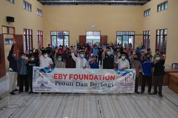 Melalui EBY Foundation, Anggota DPR RI dari Fraksi Demokrat Edhie Baskoro Yudhoyono yang biasa disapa Ibas menyampaikan kepeduliannya dengan mengadakan acara buka bersama dengan agenda penyaluran sejumlah bantuan.