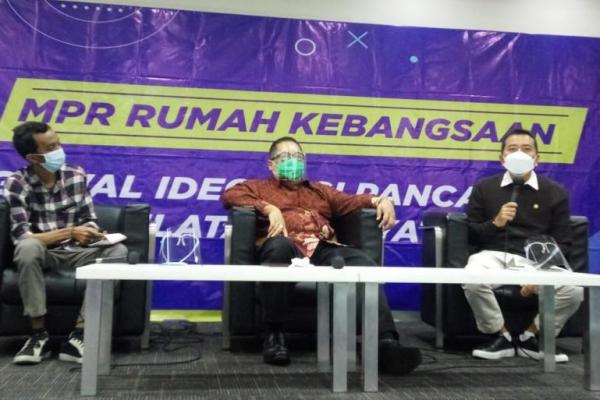 Kalangan MPR RI (Majelis Permusyawaratan Rakyat Republik Indonesia) memandang perlu adanya PJP (peta jalan pendidikan) yang jelas untuk membangun manusia Indonesia.