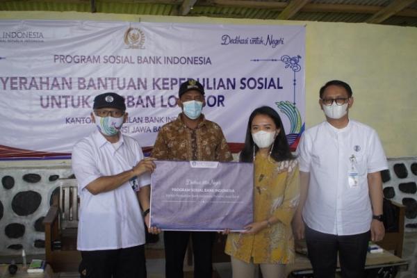 Sebagai upaya untuk meringankan beban korban, anggota Komisi XI DPR RI Puteri Anetta Komarudin bersama Bank Indonesia turun langsung menyalurkan bantuan sebanyak 1.000 paket sembako dan alat kesehatan kepada masyarakat terdampak.