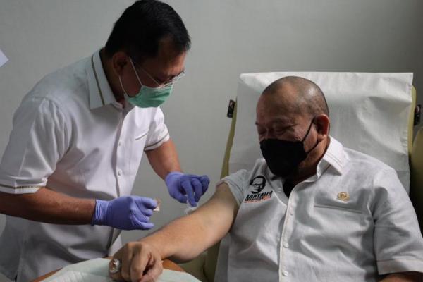 Ketua DPD RI, AA LaNyalla Mahmud Mattalitti, mendukung vaksin Nusantara yang diinisiasi oleh Mantan Menteri Kesehatan, Terawan Agus Putranto. 