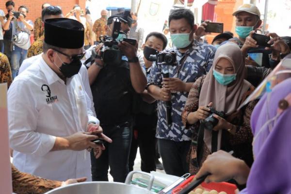 Kondisi Kampung Jajanan di Kabupaten Sidoarjo, Jawa Timur, yang sepi peminat menjadi perhatian Ketua DPD RI, AA LaNyalla Mahmud Mattalitti.