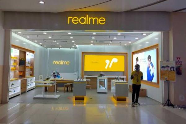 bersama dengan pengumuman harga baru Realme C21 dan Realme C25, Realme berencana akan melakukan grand opening Realme Official Store secara serentak di sembilan lokasi di Indonesia pada 29 Mei 2021