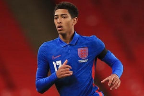 Manchester United dikabarkan mengincar gelandang Borussia Dortmund Jude Bellingham selama bursa transfer musim panas ini.