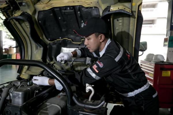 Pelanggan dapat menikmati penawaran paket layanan purnajual ini di semua jaringan Dealer resmi dan Truck Center 24 jam Mitsubishi Fuso di seluruh Indonesia.