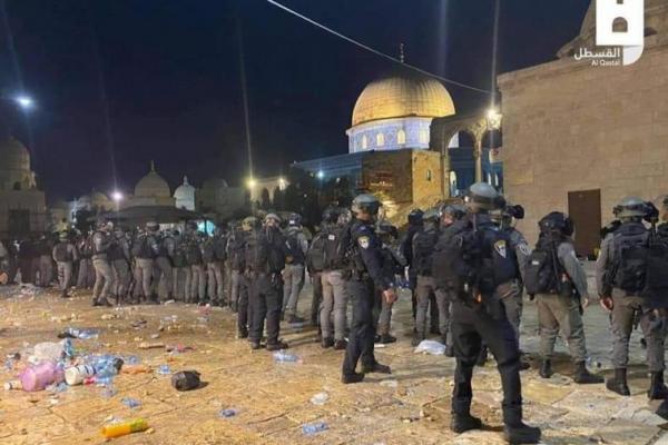 Alih-alih sikap toleransi apalagi empati dengan bulan suci Ramadhan yang begitu berharga bagi umat Islam, Penjajah Zionis dalam jumlah besar malah menyerbu Masjid Al Aqsa.