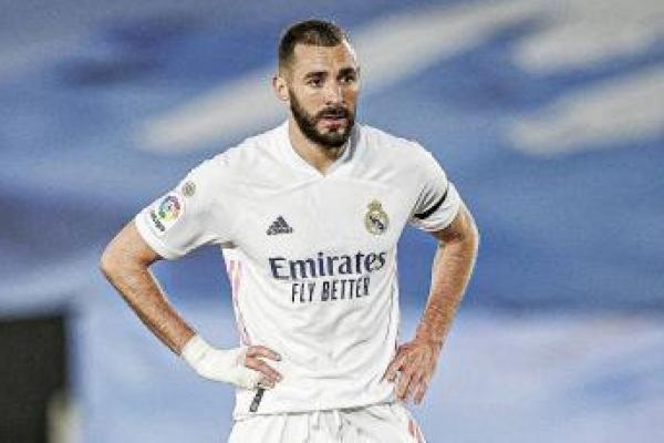 Manajer Real Madrid Carlo Ancelotti dilaporkan telah memberi tantangan kepada striker Karim Benzema untuk mencetak 50 gol untuk Los Blancos musim depan.