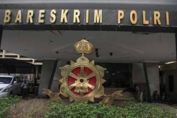Soal bagaimana kan tentunya ada strategi yang dilakukan oleh Aparat penegak Hukum di dalam, yang mengungkap berbagai kasus-kasus yang muncul pada pelanggaran hukum.
