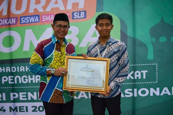 Penghargaan ini diberikan atas komitmen Zenius untuk mendukung dan berpartisipasi untuk meningkatkan kualitas pendidikan di Provinsi Sulawesi Selatan melalui peningkatan kompetensi guru dan tenaga kependidikan SMA/SMK/SLB setingkat di bawah naungan Dinas Pendidikan Provinsi Sulawesi Selatan.