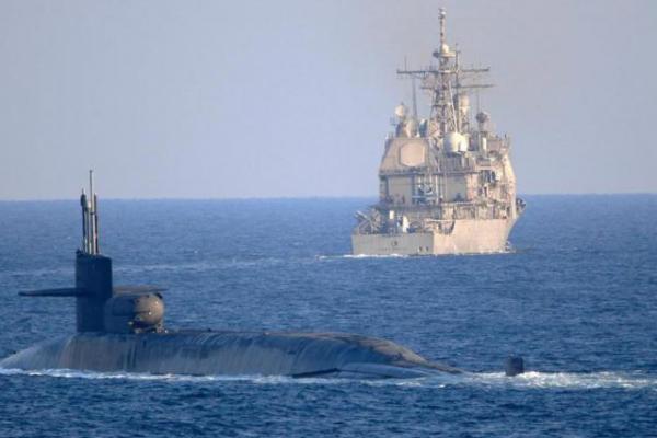 HdhdhAngkatan Laut AS telah menggunakan tembakan untuk mengejar kapal Iran di Teluk Persia untuk kedua kalinya dalam beberapa minggu.