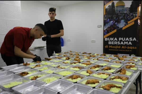 Menurutnya, konflik kemanusian yang melanda Palestina saat ini mengakibatkan keterlambatan kegiatan bukber di komplek Al-Aqsha.