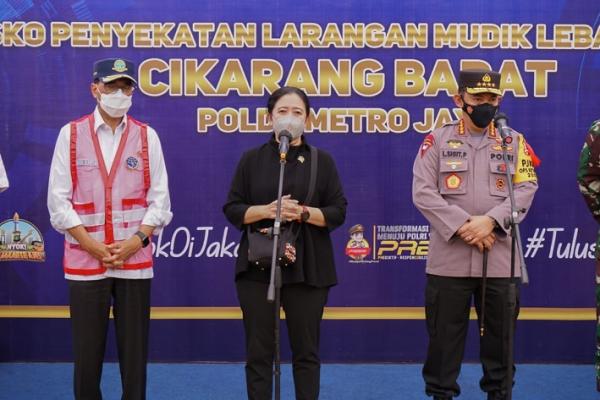 Ketua DPR RI Puan Maharani meminta pemerintah daerah melakukan tracing pemudik yang menerobos penyekatan di beberapa titik. Hal itu disampaikan Puan saat meninjau Tol Cikampek, di Cikarang Barat, Jawa Barat, Rabu (12/5).