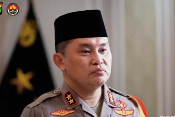 Kapolri Jenderal Polisi Listyo Sigit Prabowo melantik Irjen Pol Fadil Imran sebagai Kabaharkam.