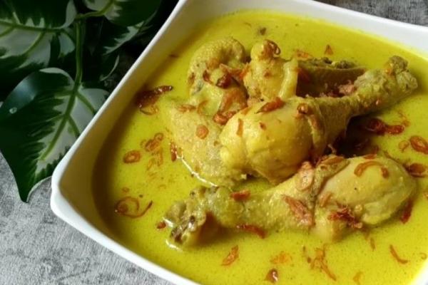 Makanan penuh santan yang lezat menjadi tradisi hidangan Lebaran di Indonesia, sebut saja rendang, gulai dan opor ayam.
