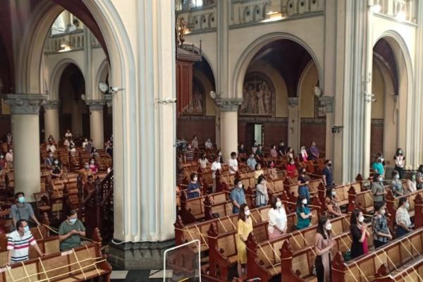 Gereja Katedral membatasi jumlah umat yang akan mengikuti ibadat Kenaikan Isa Al Masih di gereja tersebut hanya sebanyak 150 orang saja. Hal itu demi menerapkan protokol kesehatan serta upaya pencegahan penularan COVID-19.
