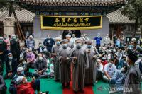 Jamaah Shalat Ied di China Meluber Hingga Halaman Masjid