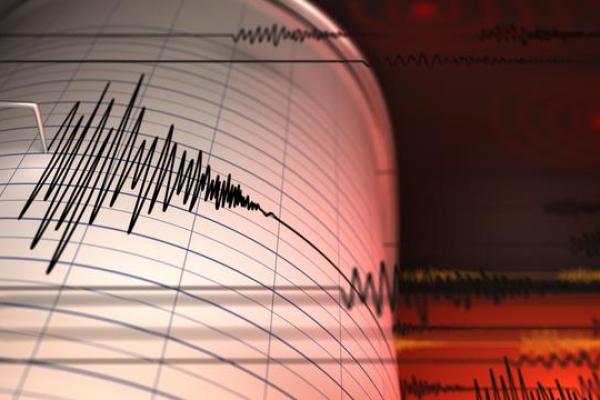 Jakarta dan sekitarnya merasakan gempa bumi pada Jumat (14/1) siang pukul 14.05 WIB. Gempa dirasakan cukup kencang selama 40 detik.