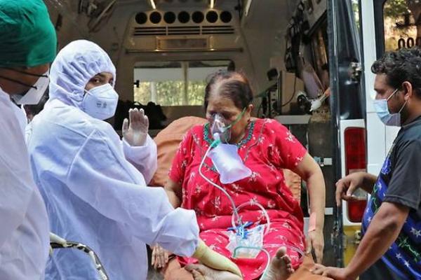 India memiliki jumlah infeksi COVID-19 terbesar kedua di dunia setelah Amerika Serikat (AS) dengan total kasus 28,8 juta, menurut data kementerian kesehatan.