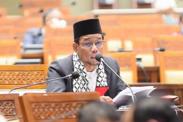 Anggota Komisi IX DPR RI Alifuddin menyoroti berbagai kebijakan  pemerintah yang inkonsisten dan jauh dari rasa keadilan. Salah satunya mengenai kebijakan mudik Lebaran 2021 kemarin. 