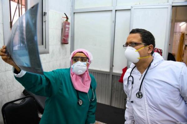 Rasio dokter dari total kematian nasional di Mesir enam kali lebih tinggi daripada di AS.