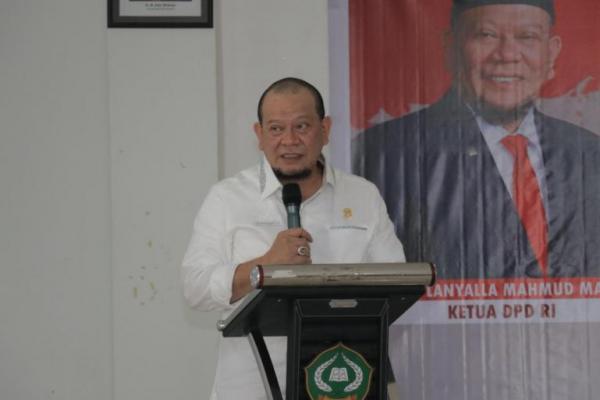 Ketua DPD RI, AA LaNyalla Mahmud Mattalitti, mendukung pembangunan akses jalan yang dilakukan Pemprov Sulawesi Selatan. 