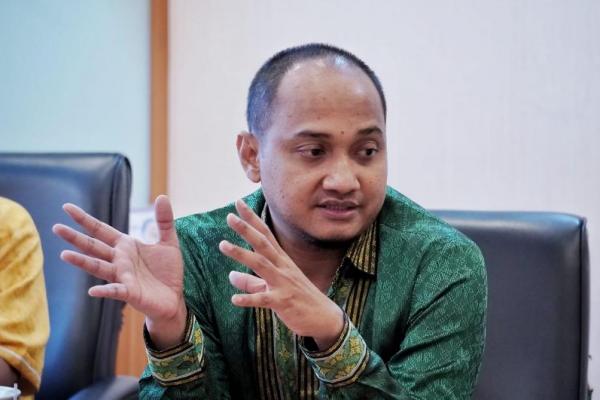 Menurut Ketua Komite I DPD RI Fachrul Razi, semua pihak terkait harus bertanggung jawab atas bocornya Identitas kependudukan warga Indonesia. 