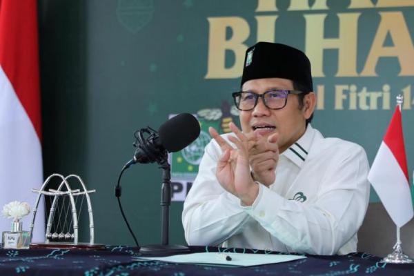 10.381 kepala keluarga atau sekitar 33.221 jiwa mengungsi