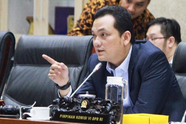 Komisi VI DPR DI meminta Direksi PT Garuda Indonesia secepatnya melakukan tindakan penyelamatan perusahaan, salah satunya lewat Renegosiasi dengan pihak perusahaan penyewaan pesawat (lessor) agar kerugian tidak terus terjadi.
