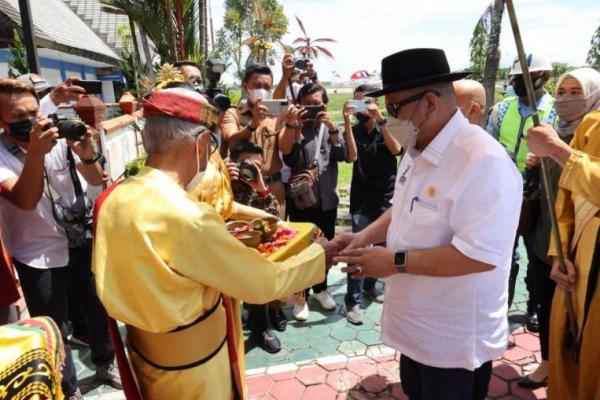 Usai dari di Kalimantan Selatan, Ketua DPD RI, AA LaNyalla Mahmud Mattalitti, melanjutkan roadshow kunjungan kerja ke Kalimantan-Sulawesi dengan mengunjungi Tarakan, Kalimantan Utara.