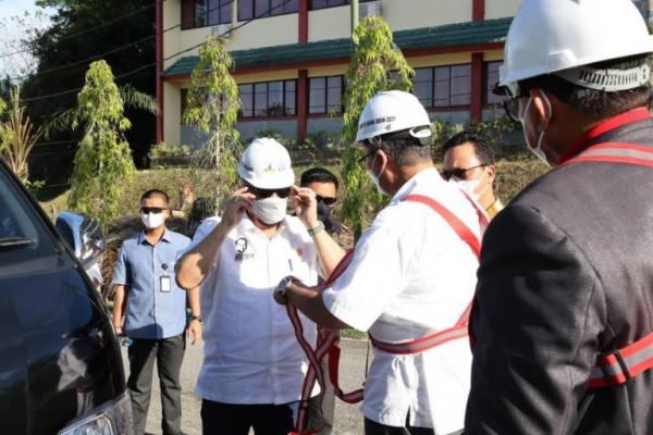 Ketua DPD RI, AA LaNyalla Mahmud Mattalitti, melakukan groundbreaking, atau peletakan batu pertama, pembangunan Laboratorium Ilmu Hayati Universitas Borneo Tarakan (UBT), Kalimantan Utara, Selasa (25/5).