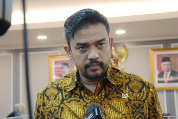 Saya ingin mempertanyakan realisasi tujuh program yang merupakan sinergitas BRIN dengan masyarakat, seperti Barista atau Bantuan Riset Talenta Inovasi yang sebelumnya dianggarkan sebesar Rp160 miliar, tapi saya dapat informasi menjadi nol. Ini maksudnya bagaimana, apakah tidak terealisasi.