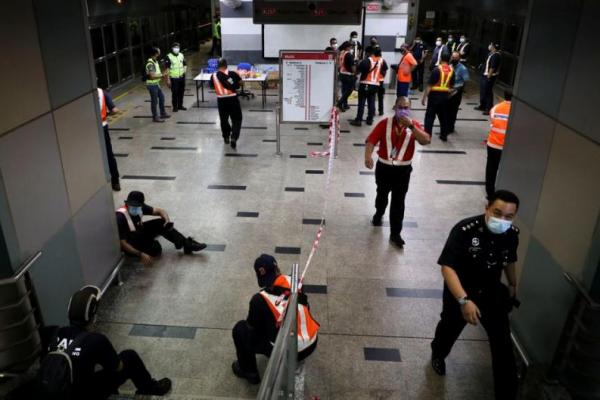 Kementerian Keuangan Malaysia mencopot Kepala Infrastuktur, Tajuddin Abdul Rahman, menyusul komentarnya terkait kecelakaan kereta api yang menyebabkan 200 orang terluka.