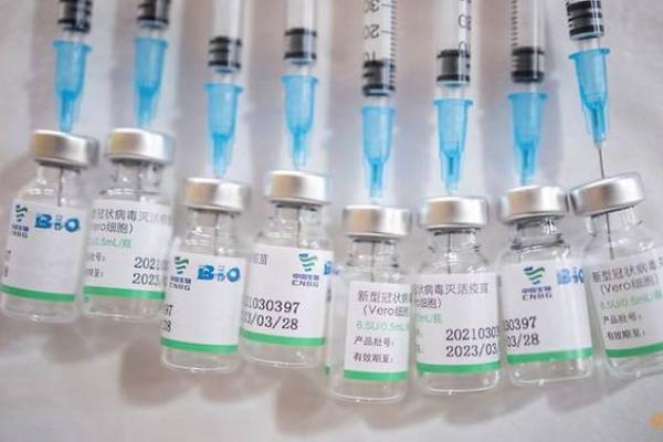 China, tempat virus pertama kali terdeteksi pada akhir 2019, memuncaki daftar penghitungan suntikan vaksin covid terbanyak dunia dengan lebih dari 1,65 miliar suntikan diberikan di seluruh negeri