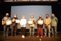 Apresiasi Insan Film, Menaker Ida Anugerahkan Life Time Achievement Award