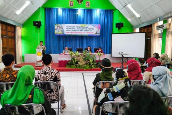 Untuk menunjang hal tersebut sebanyak 90 orang penyuluh juga dibekali Pelatihan Penumbuhan Kelembagaan Ekonomi Petani yang berisi penguataan kapasitas kelembagaan.