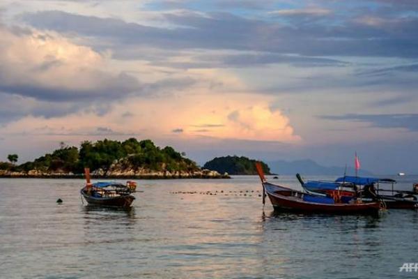 Beshta ditemukan tewas sekitar pukul 05.30 (06.30, waktu Singapura) di kamarnya di sebuah resor hotel di Koh Lipe, sebuah pulau pantai yang indah yang populer di kalangan wisatawan karena perairannya yang biru jernih.