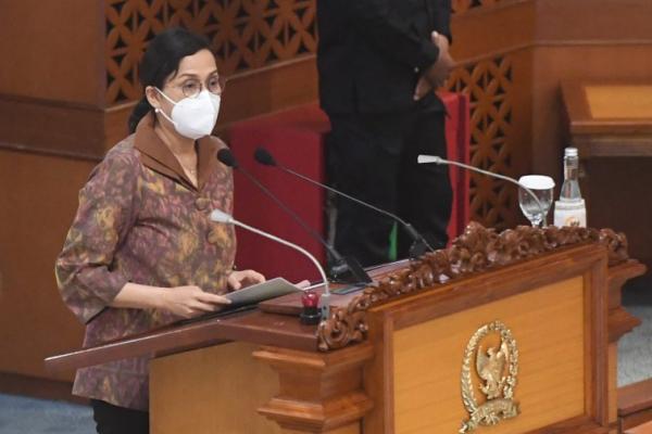 Menteri Keuangan Sri Mulyani menyampaikan tanggapan Pemerintah terhadap pandangan fraksi-fraksi DPR RI atas RUU tentang Pertanggungjawaban atas RUU APBN Tahun Anggaran 2020 di hadapan Rapat Paripurna DPR RI ke 3 Masa Persidangan I Tahun Sidang 2021-2022.