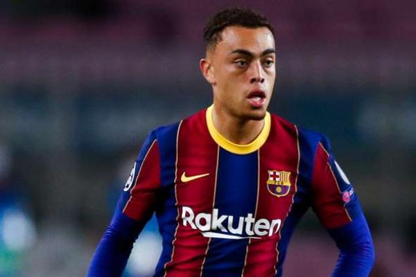 Arsenal dilaporkan gagal untuk merekrut bek Barcelona Sergino Dest di bursa transfer musim panas ini.