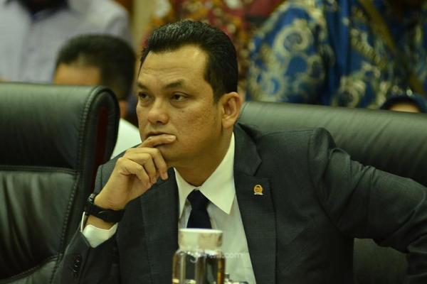 Kalangan dewan meminta Menteri Investasi dan Kepala Badan Koordinasi Penanaman Modal (BKPM) Bahlil Lahadalia untuk memeriksa dan memberikan sanksi kepada PT Toba Pulp Lestari (TPL) Tbk.