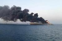 Sebanyak 400 Tentara Melompat saat Kapal Perang Iran Terbakar di Teluk Oman