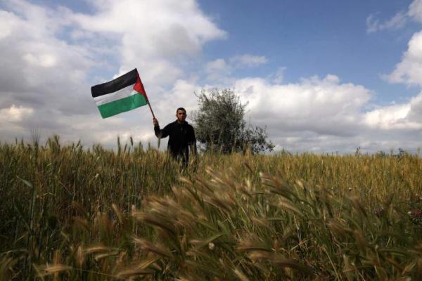 Pemerintah Palestina dikabarkan menderita krisis keuangan yang mencekik yang membuat mereka tak bisa membayar gaji para pegawai negeri.