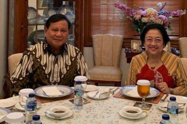 Pro Mega Center mendorong Ketua Umum PDIP Megawati Soekarnoputri kembali maju di Pilpres 2024 berduet dengan Ketua Umum Partai Gerindra Prabowo Subianto. 