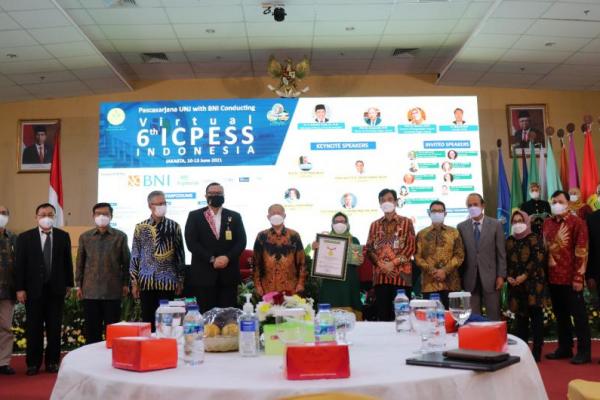 Tahun ini adalah kali kedua UNJ menjadi tuan rumah konferensi internasional ICPESS. Pada 2015 lalu, UNJ telah menyelenggarakan ICPESS ke-6 dengan tuan rumah Fakultas Ilmu Olahraga (FIO) UNJ. Saat itu ada 24 negara dari 3 benua yang hadir.