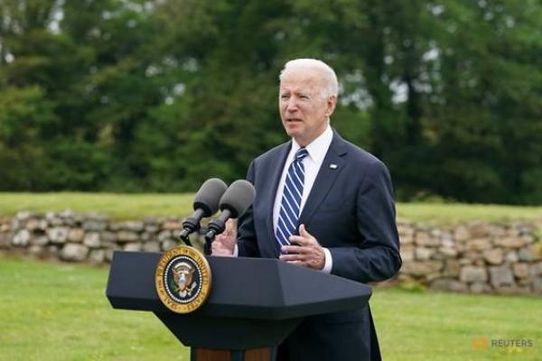 Presiden Joe Biden sambangi lokasi jembatan Forbes Avenue di atas Fern Hollow Creek, Pittsburgh, Pennsylvania