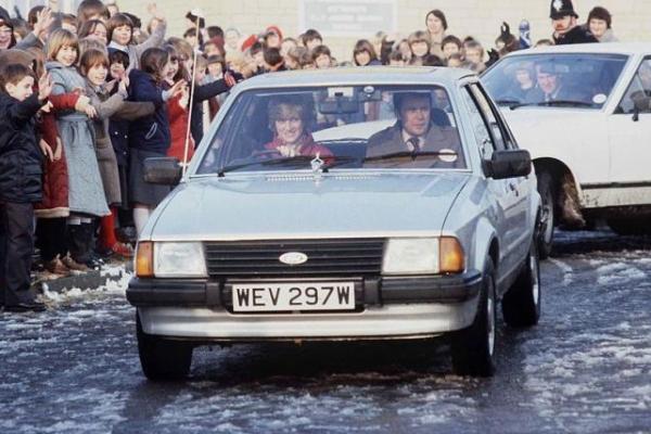 Mobil Jadul Lady Diana hadiah pertunangannya dilelang pada akhir Juni ini. Berapa nilainya?