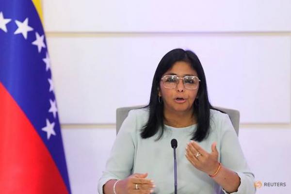 Wakil Presiden Delcy Rodriguez dalam siaran televisi pada Kamis mengatakan pemerintah tidak mampu membayar sisa US$10 juta karena empat operasi telah diblokir.