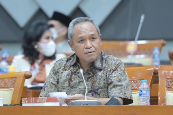 Anggota Komisi III DPR RI Benny K Harman meminta agar Kejaksaan Agung menangani kasus dugaan korupsi di BPJS Ketenagakerjaan secara serius.