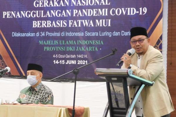 Perlu kita tanamkan ke masyarakat bahwa covid ini merupakan makhluk Allah, maka kita justru harus mendekatkan diri kepada Allah.