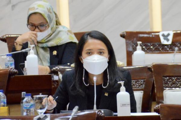 Untuk itu, BI dan pihak perbankan perlu memberikan edukasi kepada masyarakat akan informasi penukaran uang yang resmi beserta mekanisme penukarannya