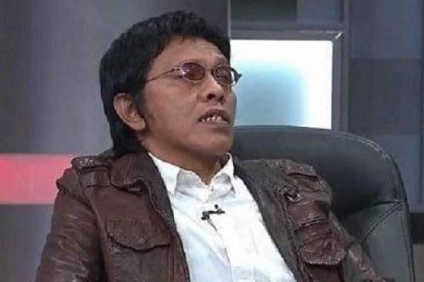 Anggota DPR Komisi VII Adian Napitupulu menyarankan kementerian terkait permasalahan impor industri baja untuk duduk bersama. Karena persoalan ini tidak dapat diinvestigasi secara sepihak tapi dari sisi regulator juga.