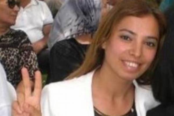 Dalam serangan tersebut, satu anggota wanita dari partai itu yang diketahui bernama Deniz Poyraz tewas.